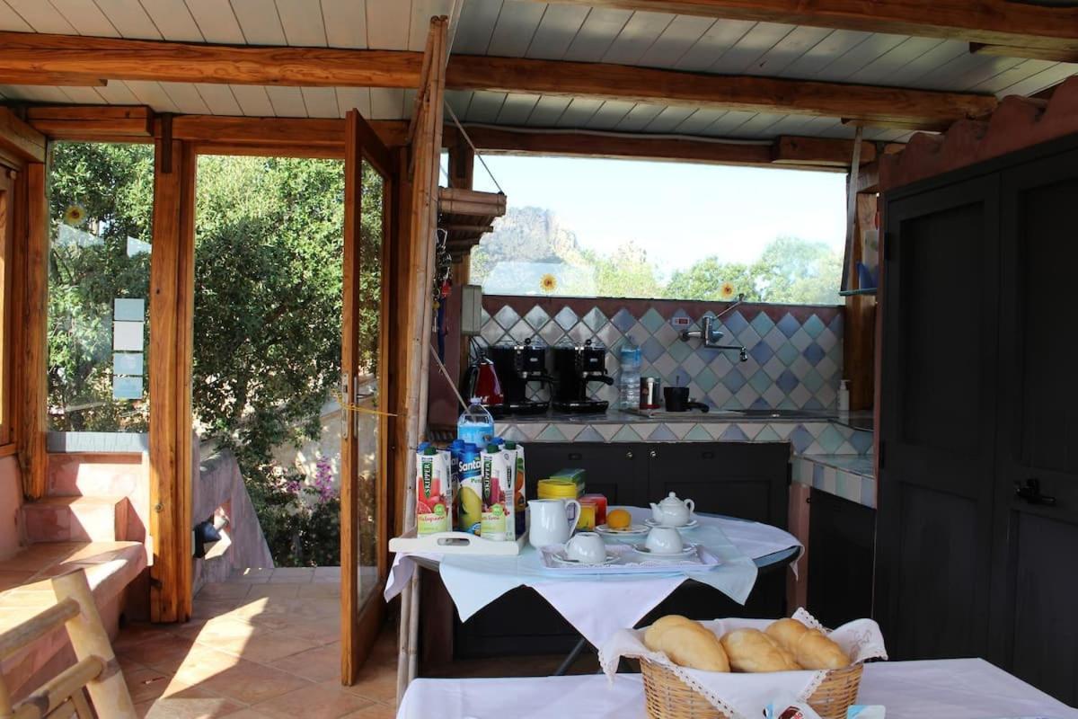 B&B Le Corti Di Aloa San Pantaleo Exterior photo