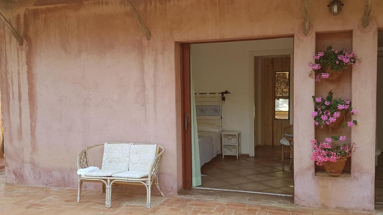 B&B Le Corti Di Aloa San Pantaleo Exterior photo