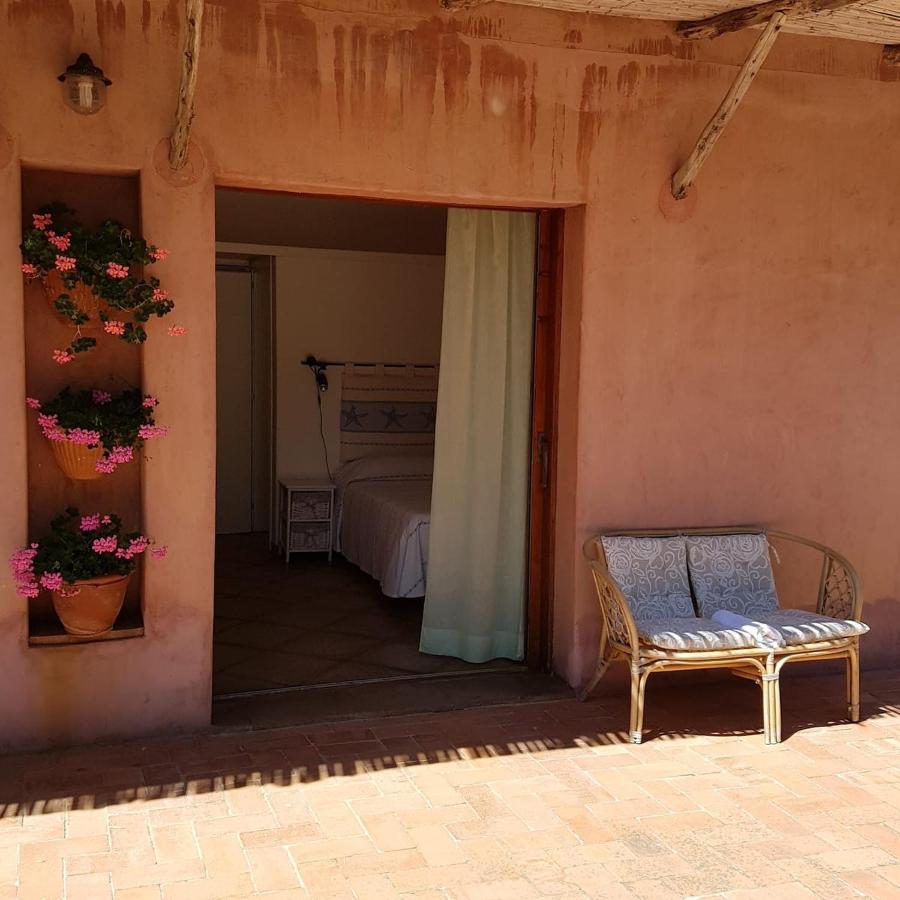B&B Le Corti Di Aloa San Pantaleo Exterior photo